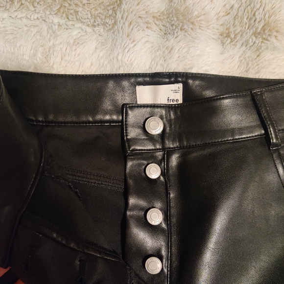 New Aritzia Oracle High Rise Faux Leather Pants NWOT - Picture 7 of 10